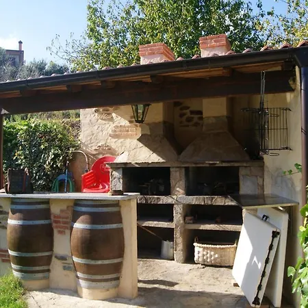 Comfortable House In With Mountain View Nyaraló